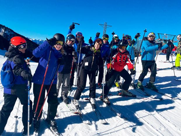 Esquiadores de Bajocero Sport en las pistas de Masella