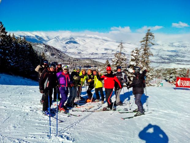 Familia esquiando en La Masella